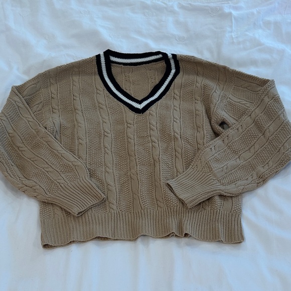 Classic V-Neck Cable Knit Sweater - Beige - Picture 2 of 4
